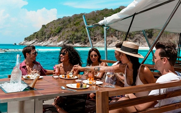 Аренда Party Catamaran 74ft на Пхукете